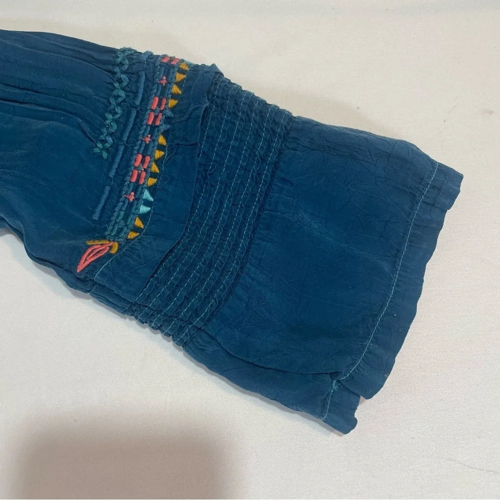 Johnny Was Embroidered Blue Women's Top size S. Boho Floral Festive. Pre-owned